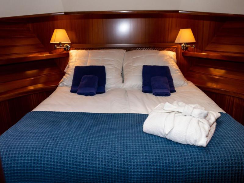 Book yachts online - motorboat - Menorquin 160 FLY LUX - Buccara VI - rent