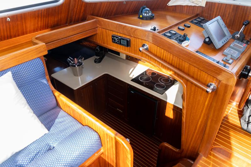 Book yachts online - motorboat - Menorquin 150 - Buccara IX - rent