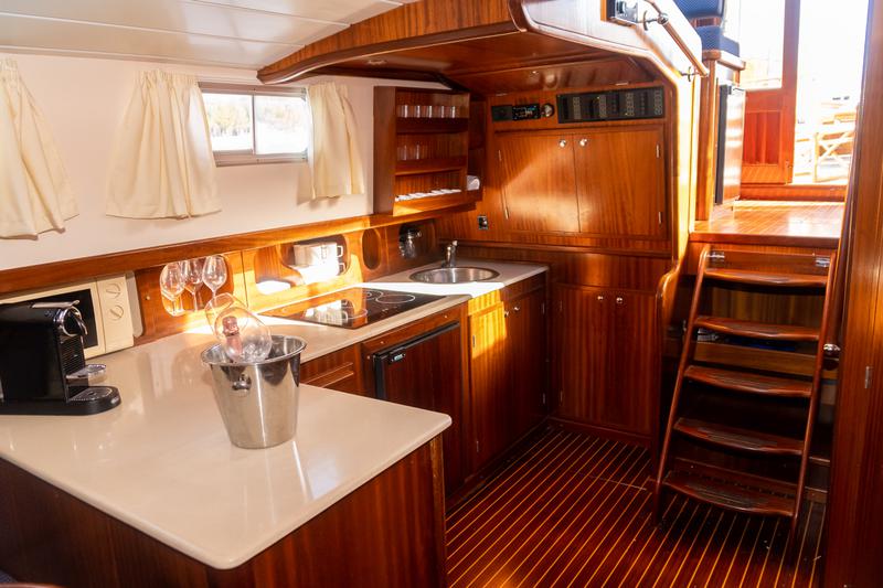 Book yachts online - motorboat - Menorquin 150 - Buccara IX - rent