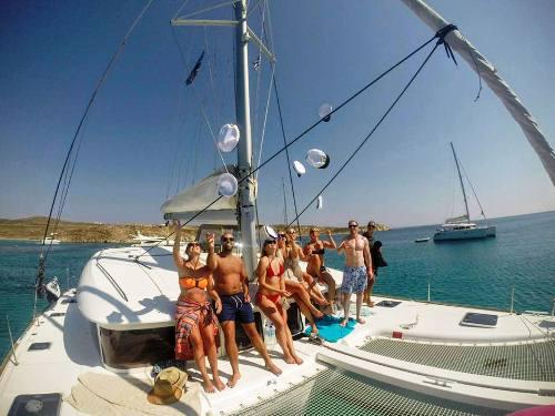 Book yachts online - catamaran - Lagoon 400 S2 - Naya - rent