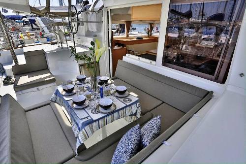 Book yachts online - catamaran - Lagoon 400 S2 - Naya - rent