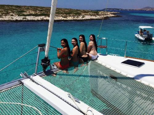 Book yachts online - catamaran - Lagoon 400 S2 - Naya - rent