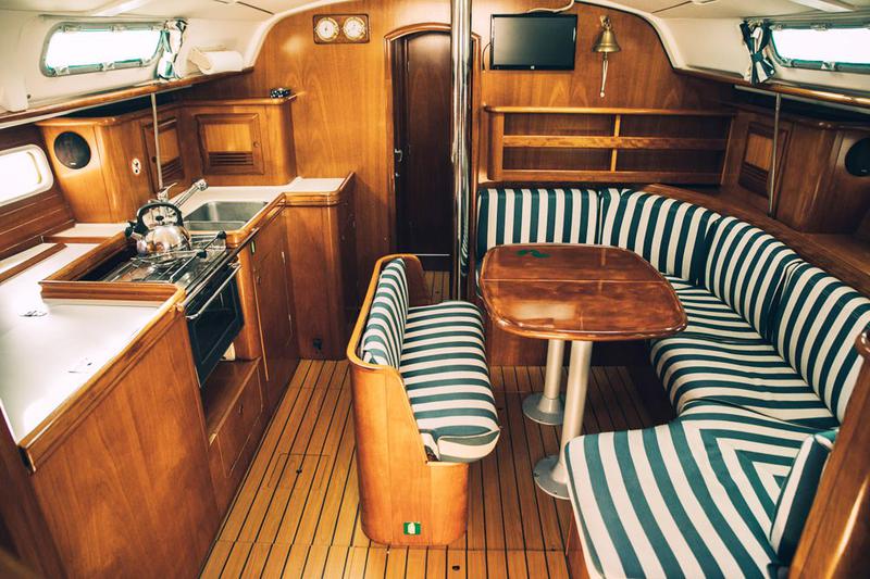 Book yachts online - sailboat - Oceanis 411 Clipper - Erika - rent