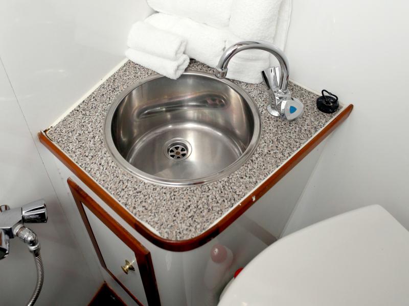 Book yachts online - motorboat - Valkkruiser 1300 content - Geminus - rent