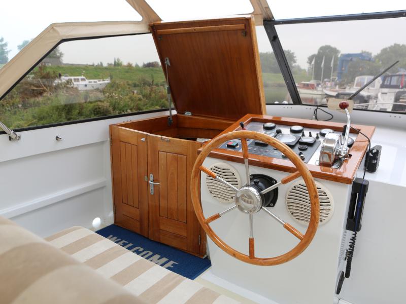 Book yachts online - motorboat - Valkkruiser 1300 content - Geminus - rent