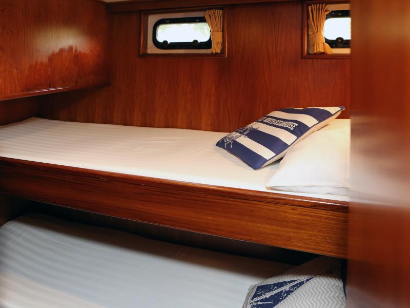 Book yachts online - motorboat - Valk Voyager 1400 - Calypso - rent