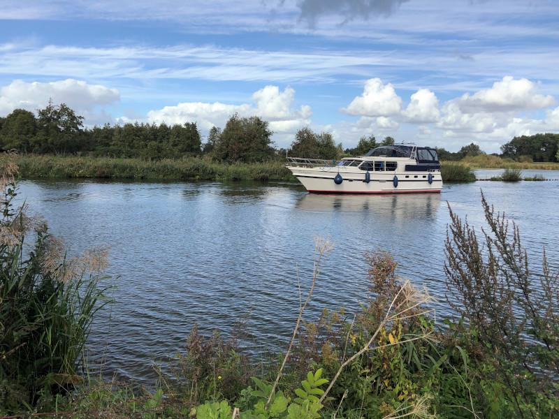 Book yachts online - motorboat - Valk Voyager 1400 - Calypso - rent