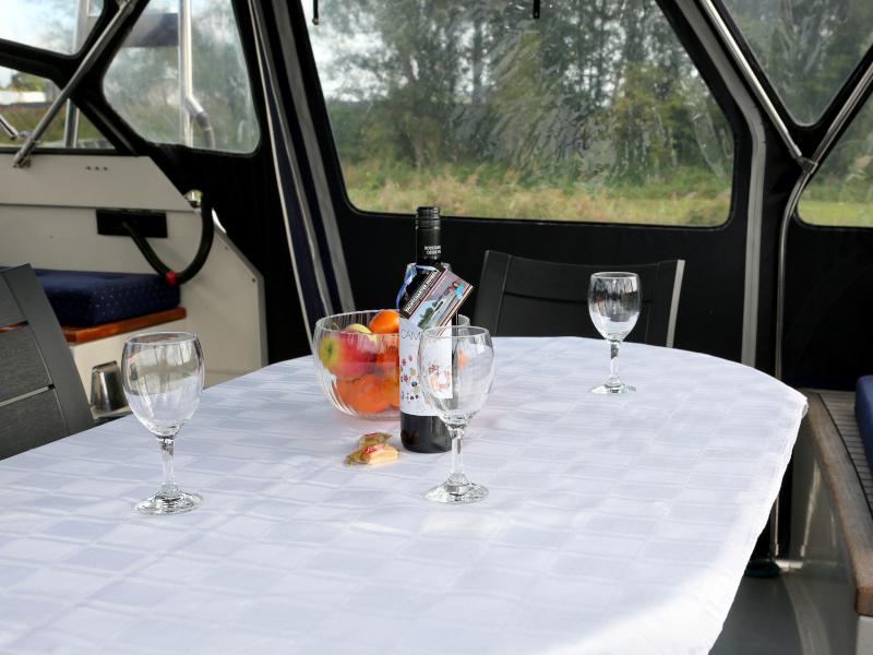 Book yachts online - motorboat - Valk Voyager 1400 - Calypso - rent