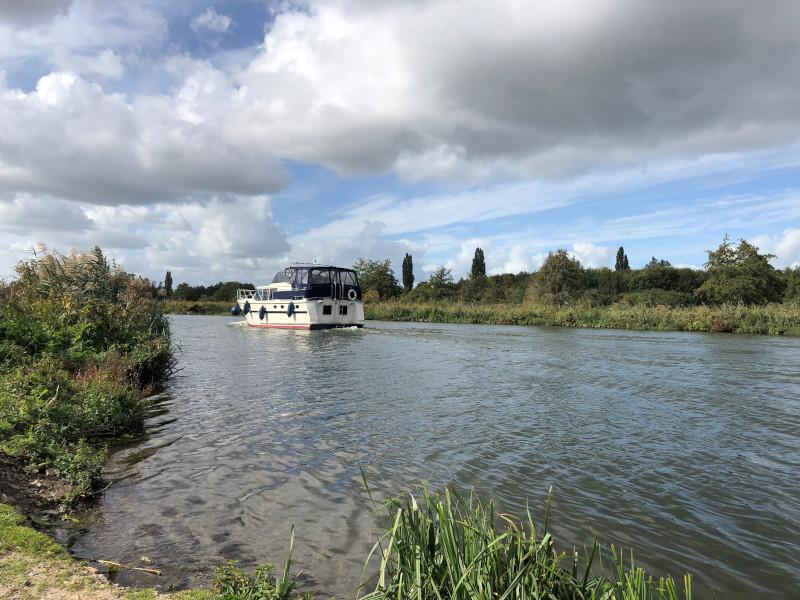 Book yachts online - motorboat - Valk Voyager 1400 - Calypso - rent