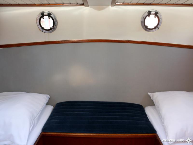 Book yachts online - motorboat - Curtevenne 830 - Haedi - rent