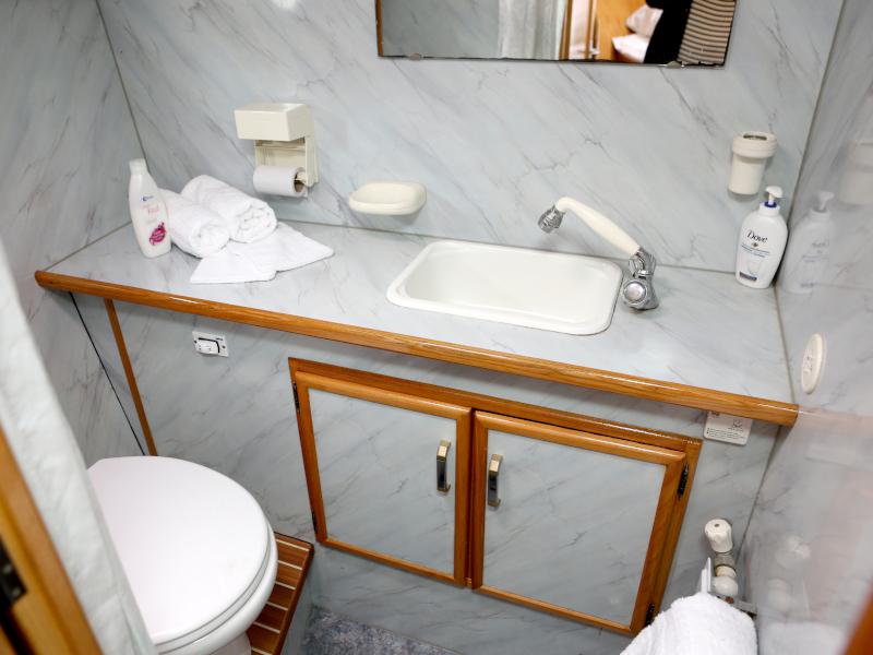 Book yachts online - motorboat - Pedro Solano 33 - Callisto - rent