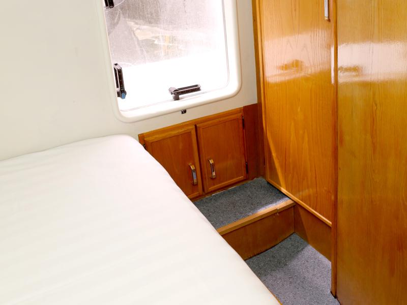 Book yachts online - motorboat - Pedro Solano 33 - Callisto - rent