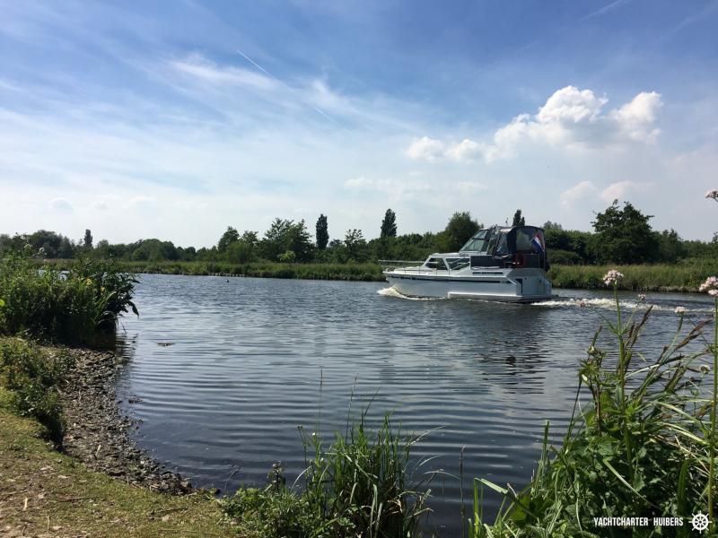 Book yachts online - motorboat - Pedro Solano 33 - Callisto - rent