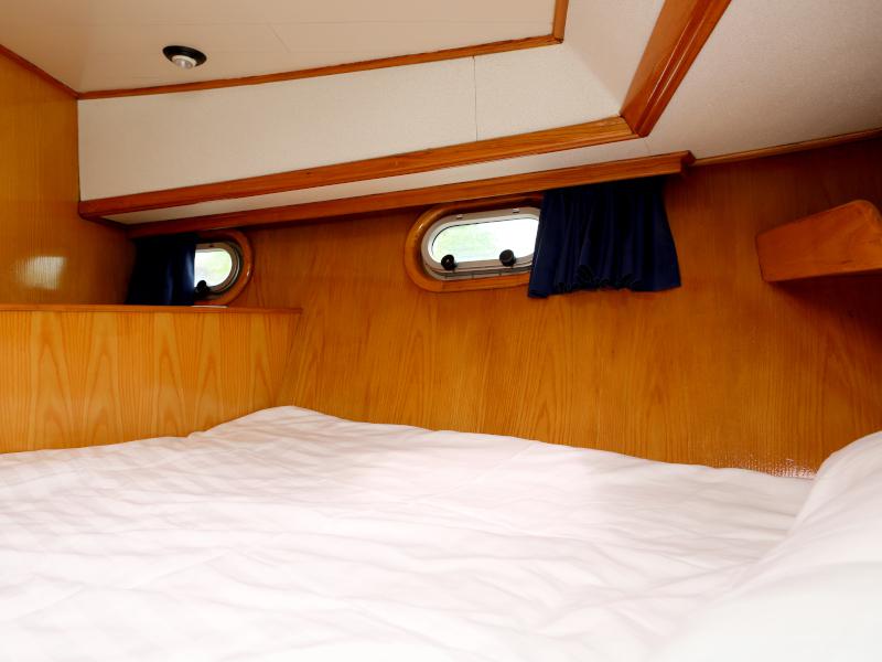 Book yachts online - motorboat - Pedro Solano 33 - Capella - rent