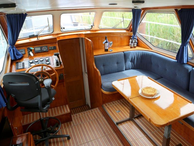 Book yachts online - motorboat - Pedro Solano 33 - Capella - rent