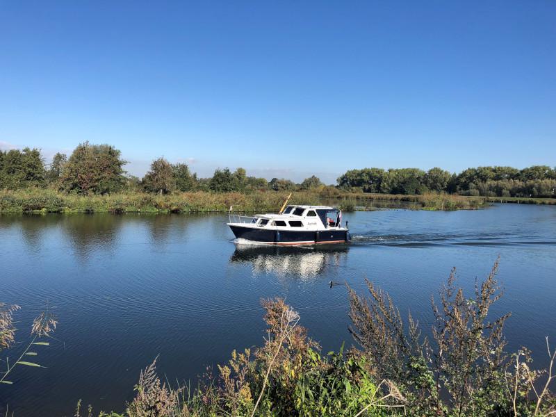 Book yachts online - motorboat - Pedro 800 - Austalis - rent