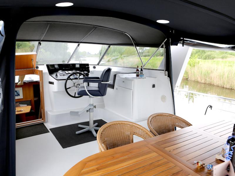Book yachts online - motorboat - Pacific Allure 155 - Royal - rent