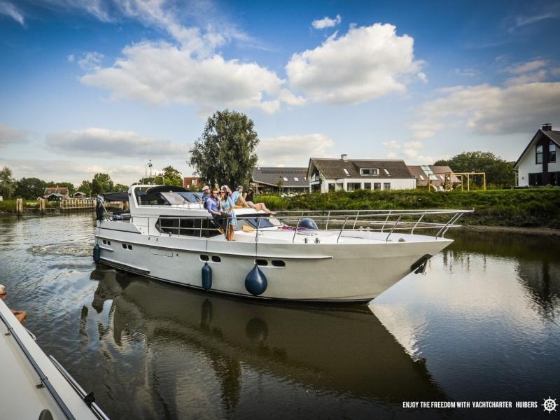 Book yachts online - motorboat - Pacific Allure 155 - Royal - rent