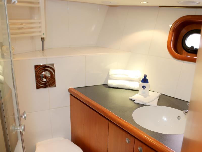 Book yachts online - motorboat - Pacific Allure 155 - Royal - rent