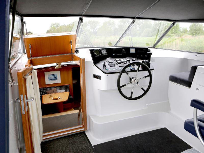 Book yachts online - motorboat - Pacific Allure 155 - Royal - rent