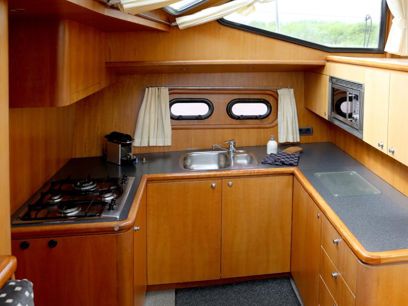 Book yachts online - motorboat - Pacific Allure 155 - Royal - rent