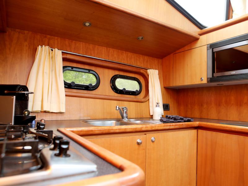 Book yachts online - motorboat - Pacific Allure 155 - Royal - rent