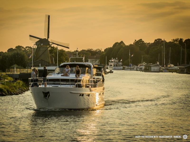 Book yachts online - motorboat - Pacific Allure 155 - Royal - rent