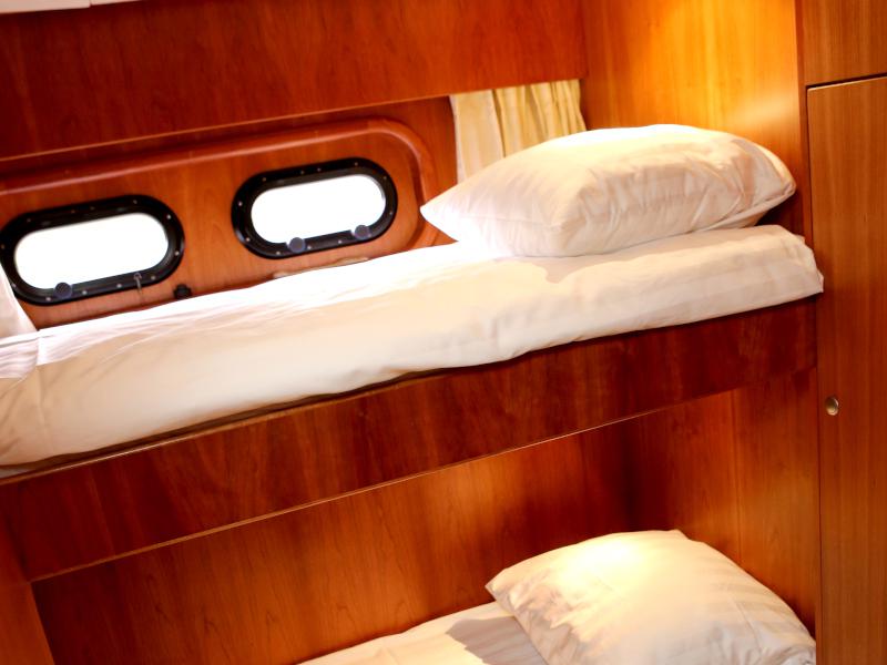 Book yachts online - motorboat - Pacific Allure 155 - Royal - rent