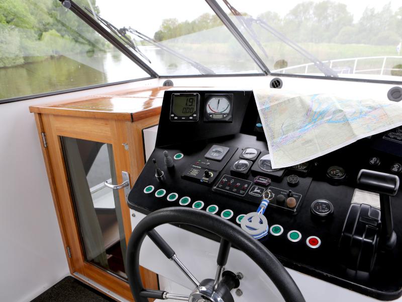 Book yachts online - motorboat - Pacific Allure 155 - Royal - rent