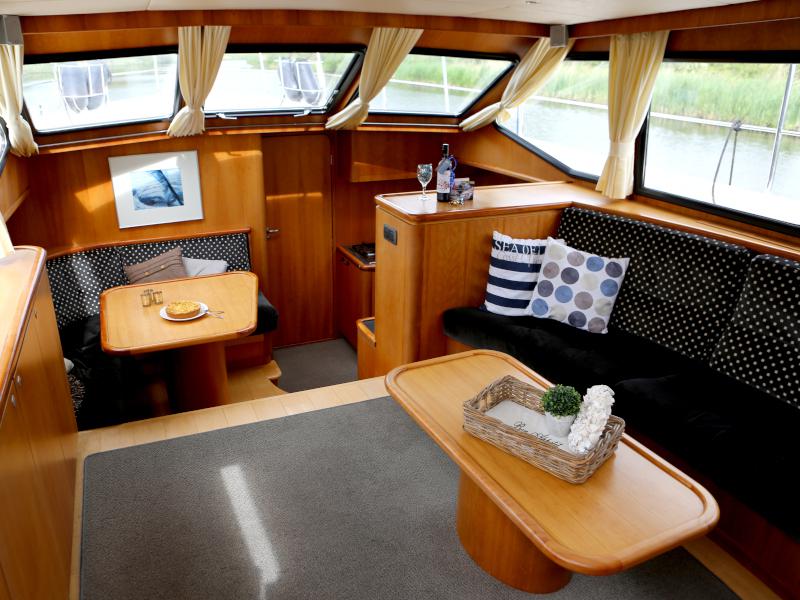 Book yachts online - motorboat - Pacific Allure 155 - Royal - rent