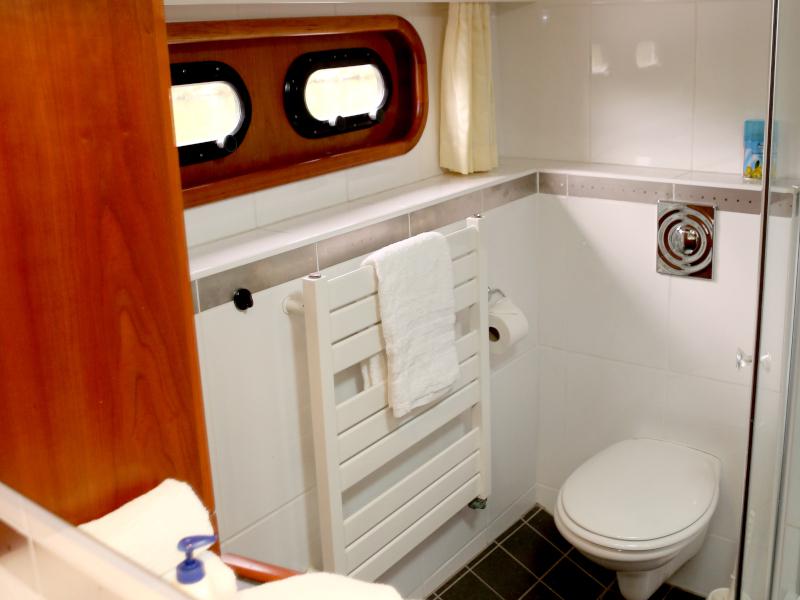 Book yachts online - motorboat - Pacific Allure 155 - Royal - rent