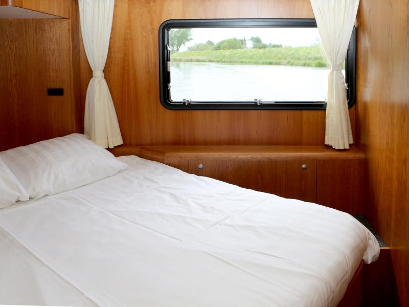 Book yachts online - motorboat - Pacific Allure 155 - Royal - rent