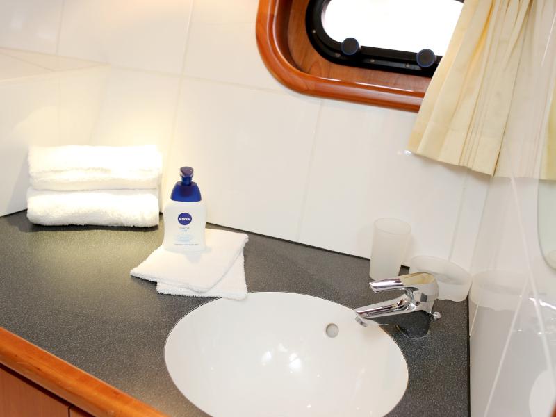 Book yachts online - motorboat - Pacific Allure 155 - Royal - rent