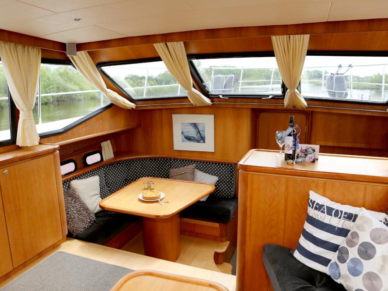Book yachts online - motorboat - Pacific Allure 155 - Royal - rent