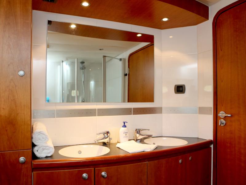 Book yachts online - motorboat - Pacific Allure 155 - Royal - rent