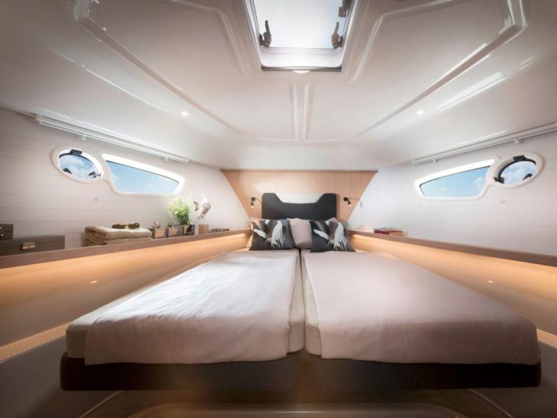 Book yachts online - motorboat - Bavaria E40 Fly - Danijela - rent