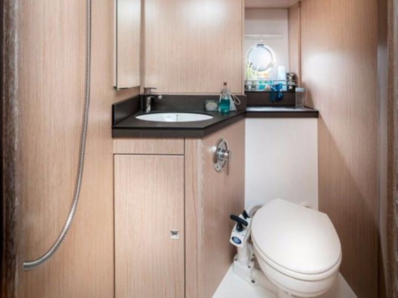 Book yachts online - motorboat - Bavaria E40 Fly - Danijela - rent