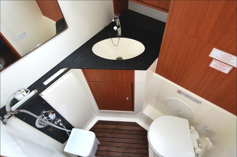 Book yachts online - sailboat - Bavaria 45 Cruiser - Nouvelle Vague - rent