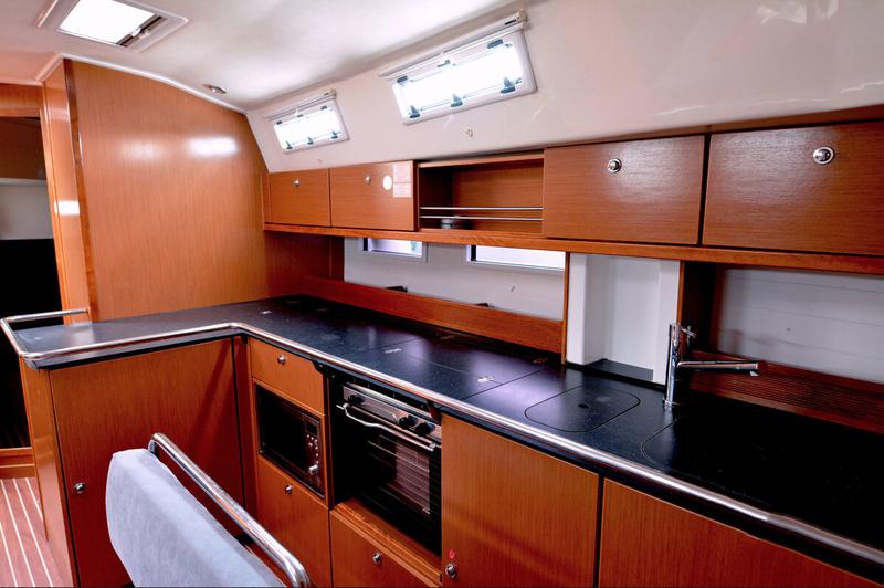 Book yachts online - sailboat - Bavaria 45 Cruiser - Nouvelle Vague - rent