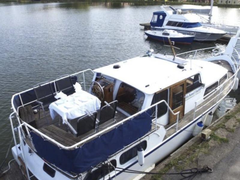 Book yachts online - motorboat - Pedro 32 - Gota 4 - rent