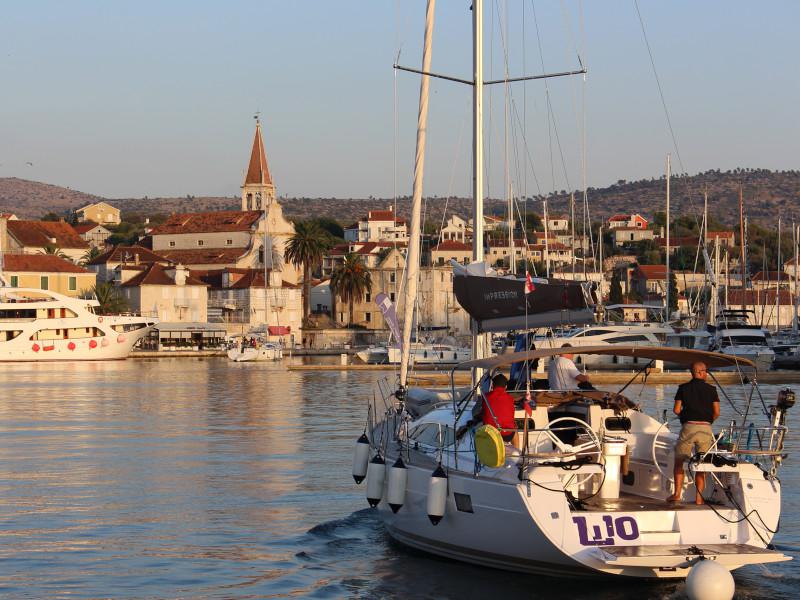 Book yachts online - sailboat - Elan 45 Impression - Lilo - rent