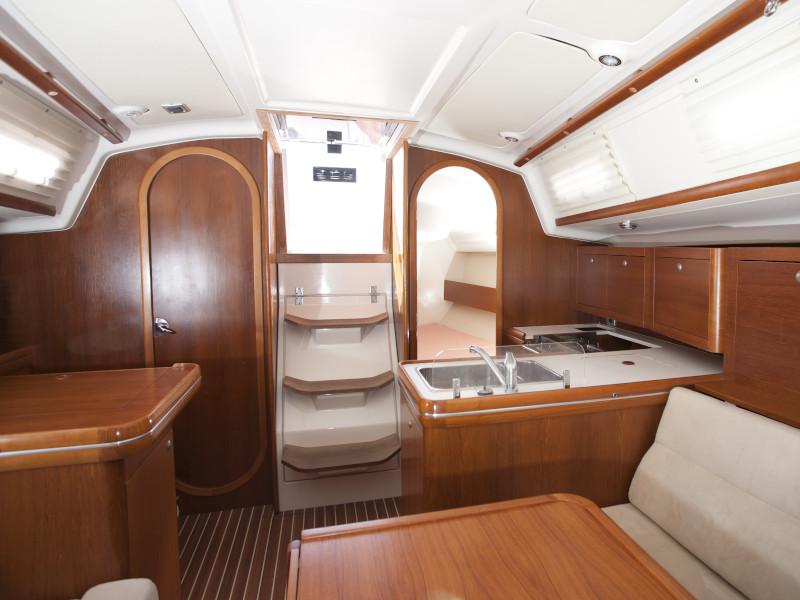 Book yachts online - sailboat - Salona 37 - Red Zeppelin - rent