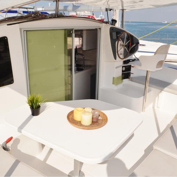 Book yachts online - catamaran - Athena 38 - North Cat I / with solar panels, extra batteries &amp; fishfinder - rent