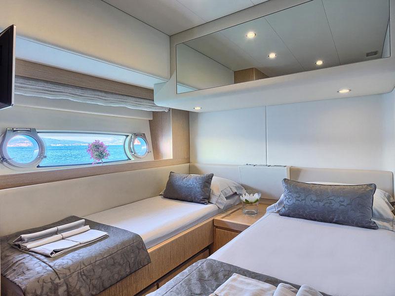 Book yachts online - motorboat - Ferretti 620 - Kimon - rent