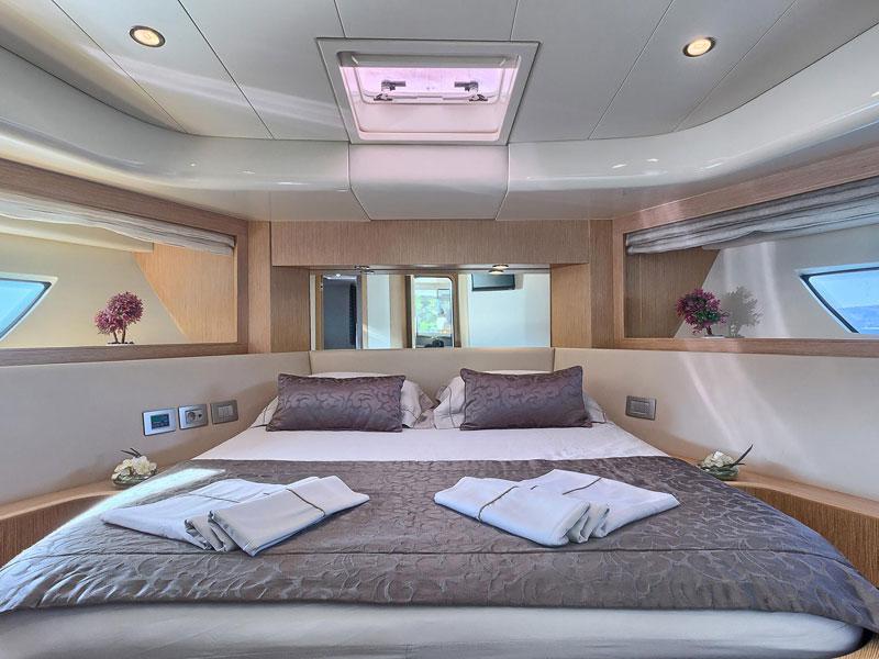 Book yachts online - motorboat - Ferretti 620 - Kimon - rent