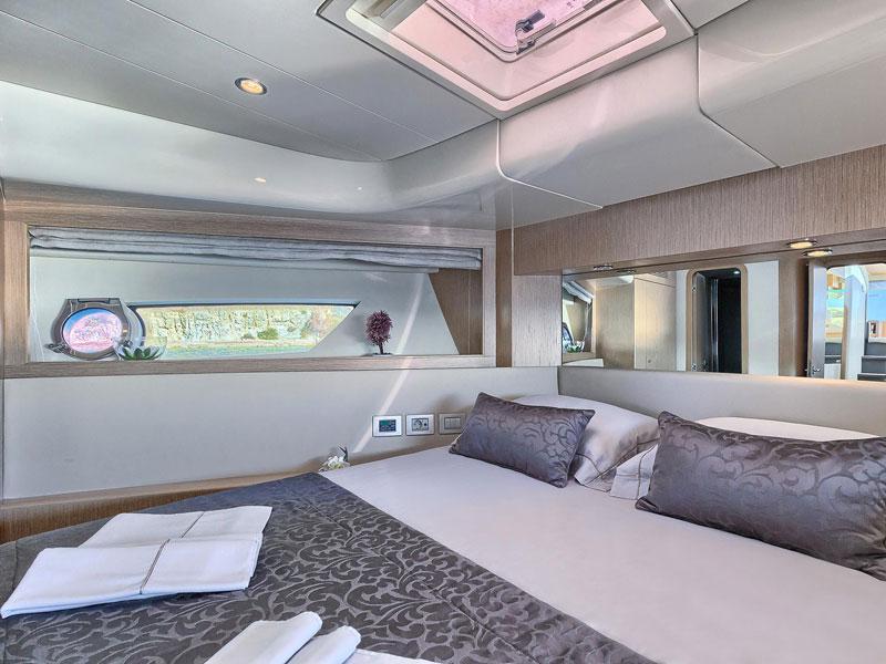 Book yachts online - motorboat - Ferretti 620 - Kimon - rent