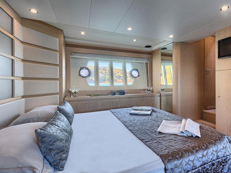 Book yachts online - motorboat - Ferretti 620 - Kimon - rent