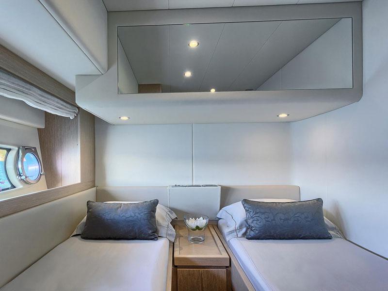 Book yachts online - motorboat - Ferretti 620 - Kimon - rent