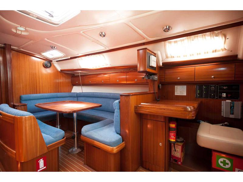 Book yachts online - sailboat - Bavaria 38 Cruiser - Meander - rent