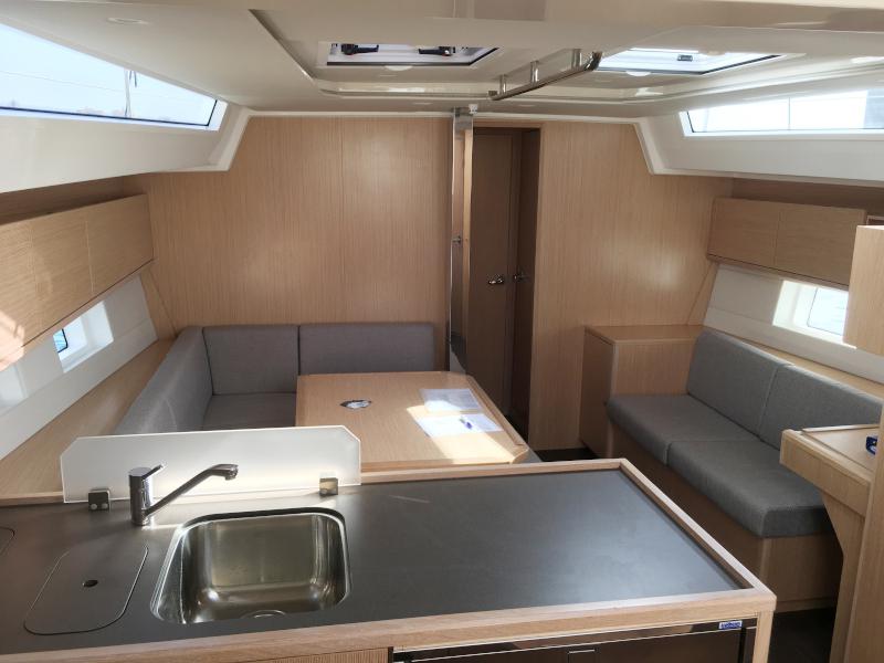 Book yachts online - sailboat - Bavaria C45 - Red Horizon - rent